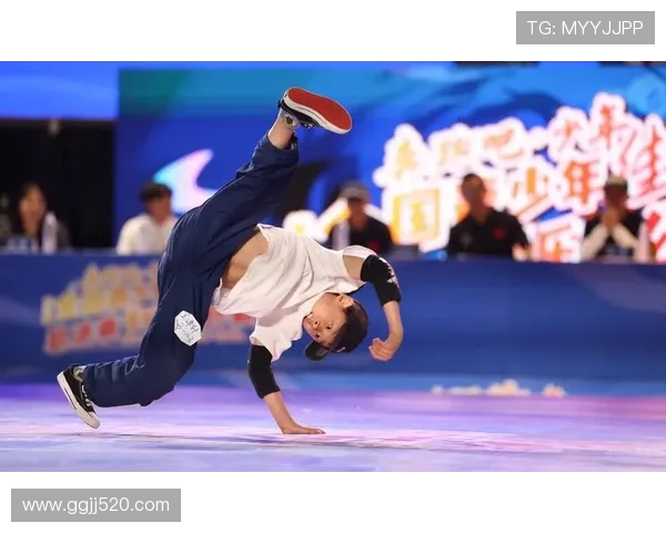 霹雳舞赛场：当街舞碰撞中国功夫，上演热血 “功夫对话”